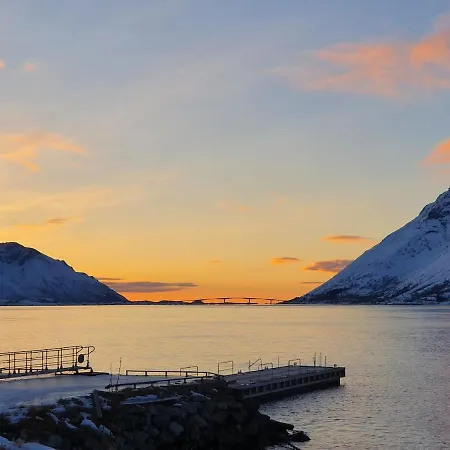 By Fjords And Mountains Lägenhet